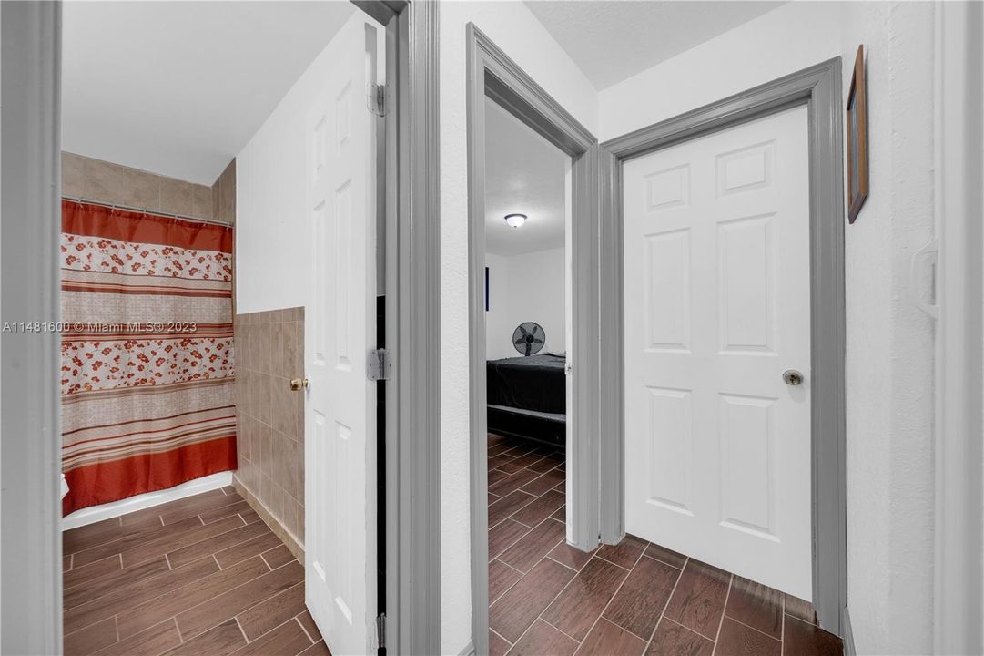 Recently Sold: $550,000 (3 beds, 2 baths, 1587 Square Feet)