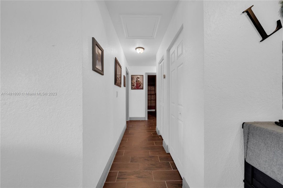 Recently Sold: $550,000 (3 beds, 2 baths, 1587 Square Feet)