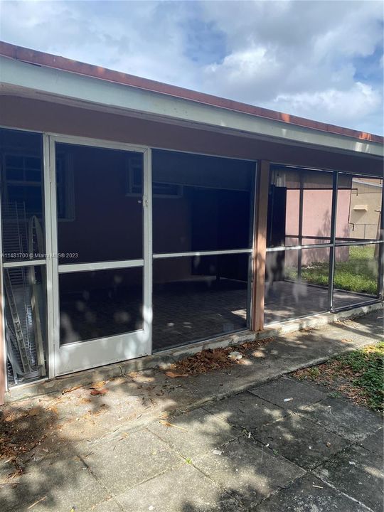 Recently Rented: $3,900 (4 beds, 2 baths, 1742 Square Feet)