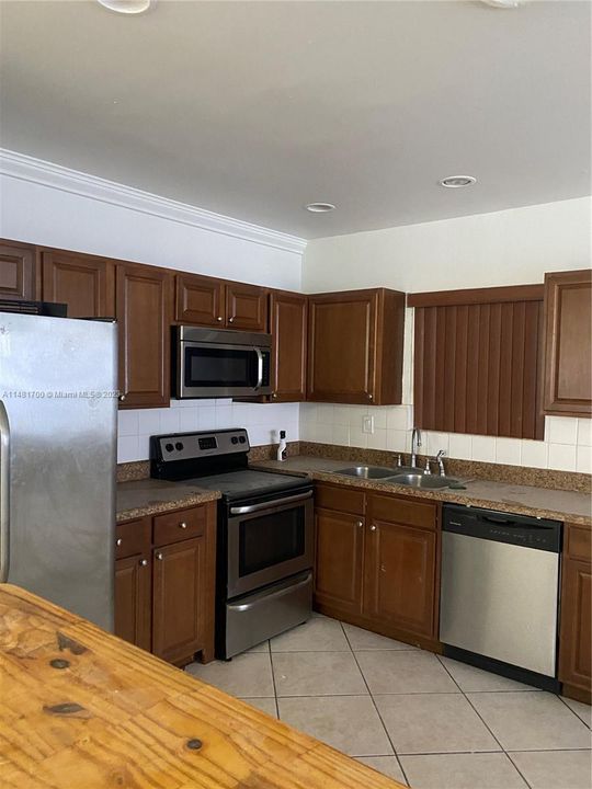 Recently Rented: $3,900 (4 beds, 2 baths, 1742 Square Feet)