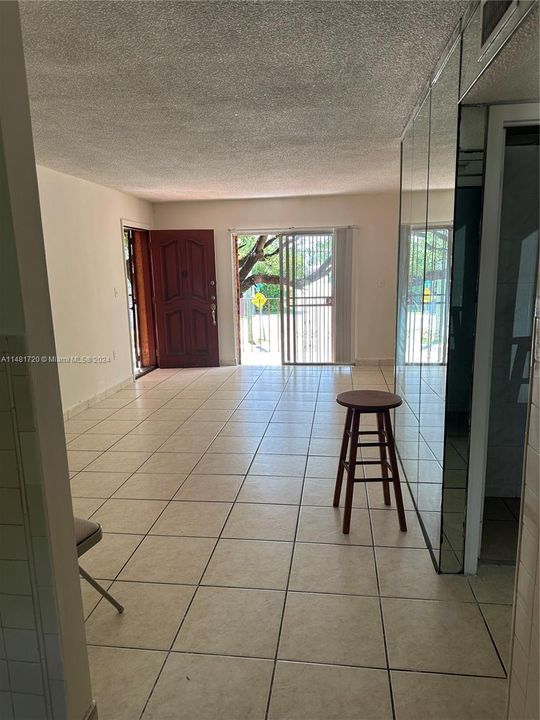 For Sale: $265,000 (2 beds, 1 baths, 748 Square Feet)