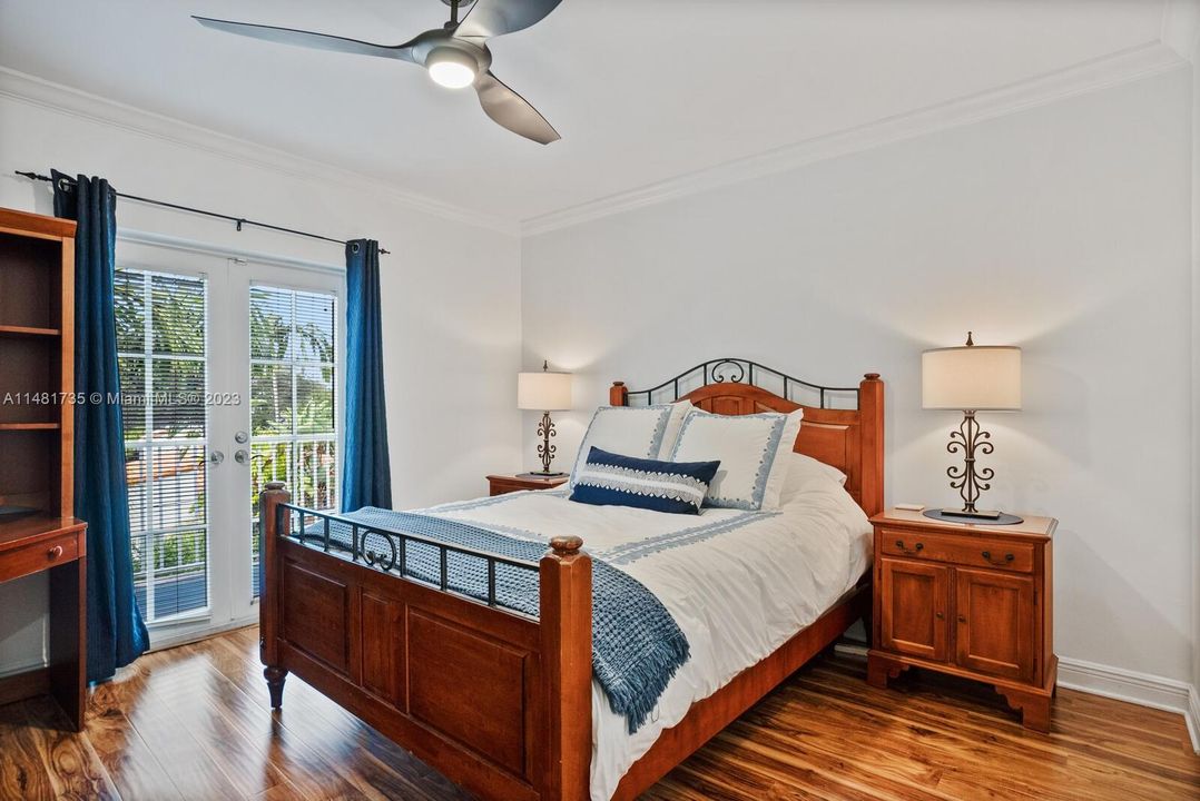 Vendido Recientemente: $3,995,000 (6 camas, 6 baños, 4142 Pies cuadrados)