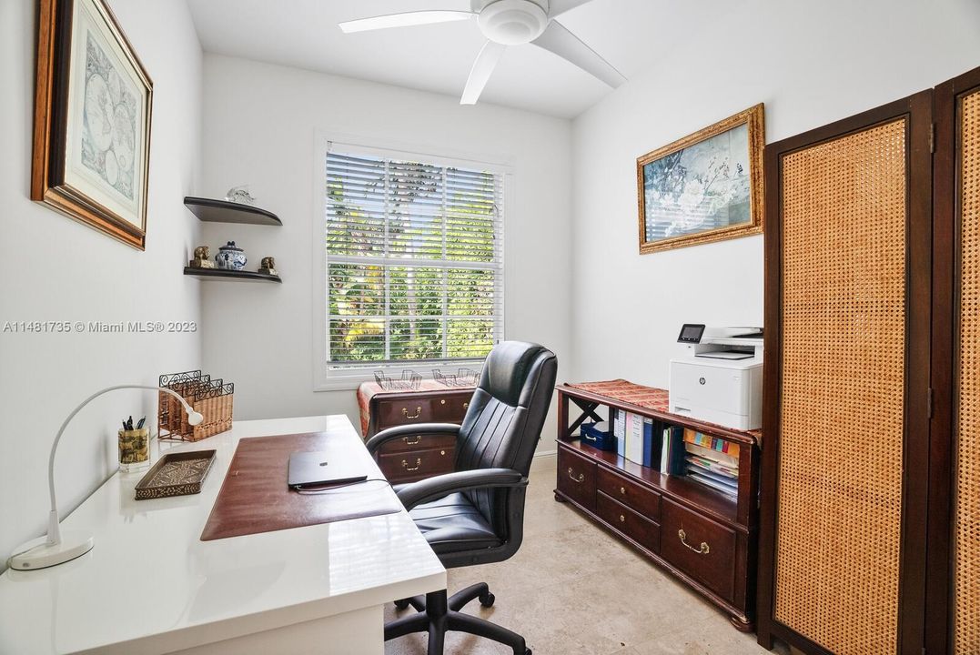 Vendido Recientemente: $3,995,000 (6 camas, 6 baños, 4142 Pies cuadrados)