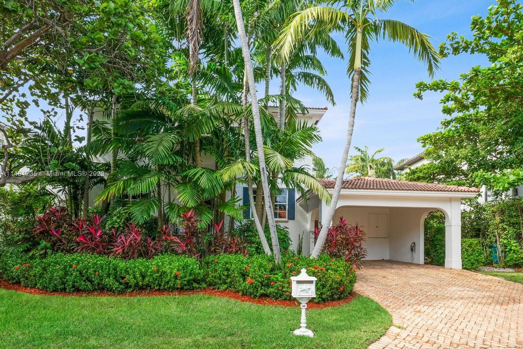 Vendido Recientemente: $3,995,000 (6 camas, 6 baños, 4142 Pies cuadrados)