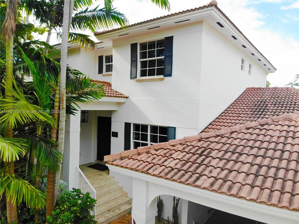 Vendido Recientemente: $3,995,000 (6 camas, 6 baños, 4142 Pies cuadrados)