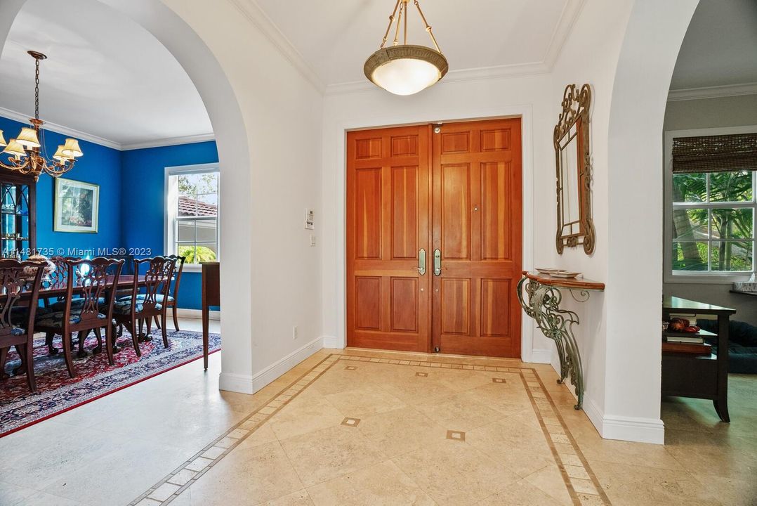 Vendido Recientemente: $3,995,000 (6 camas, 6 baños, 4142 Pies cuadrados)