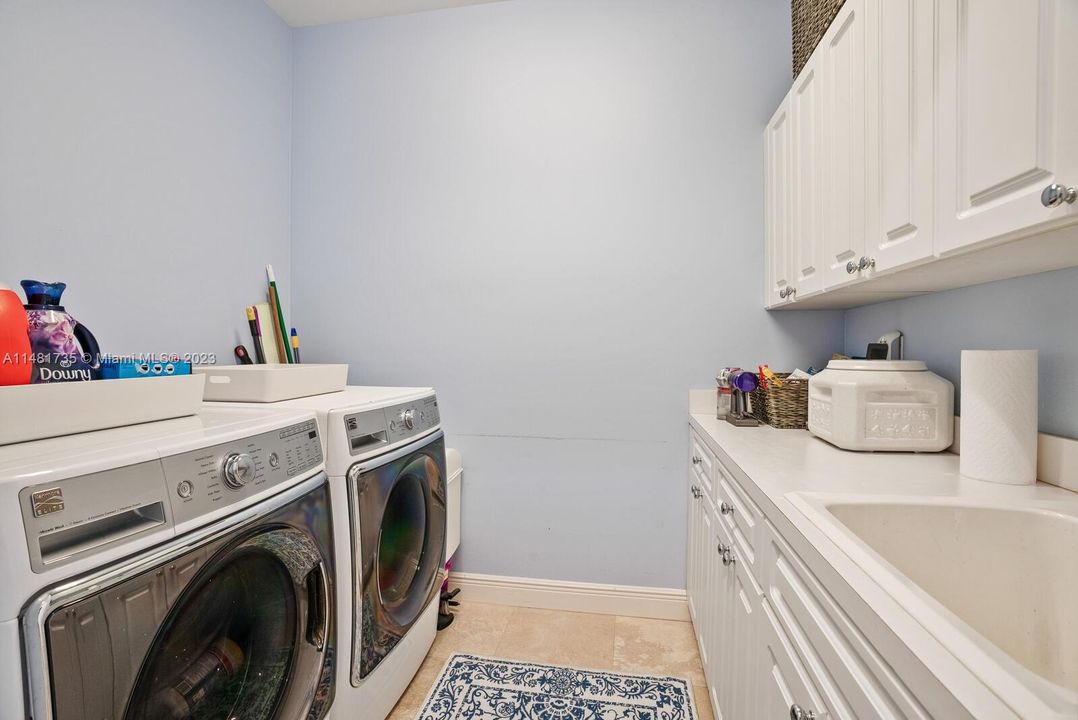 Vendido Recientemente: $3,995,000 (6 camas, 6 baños, 4142 Pies cuadrados)