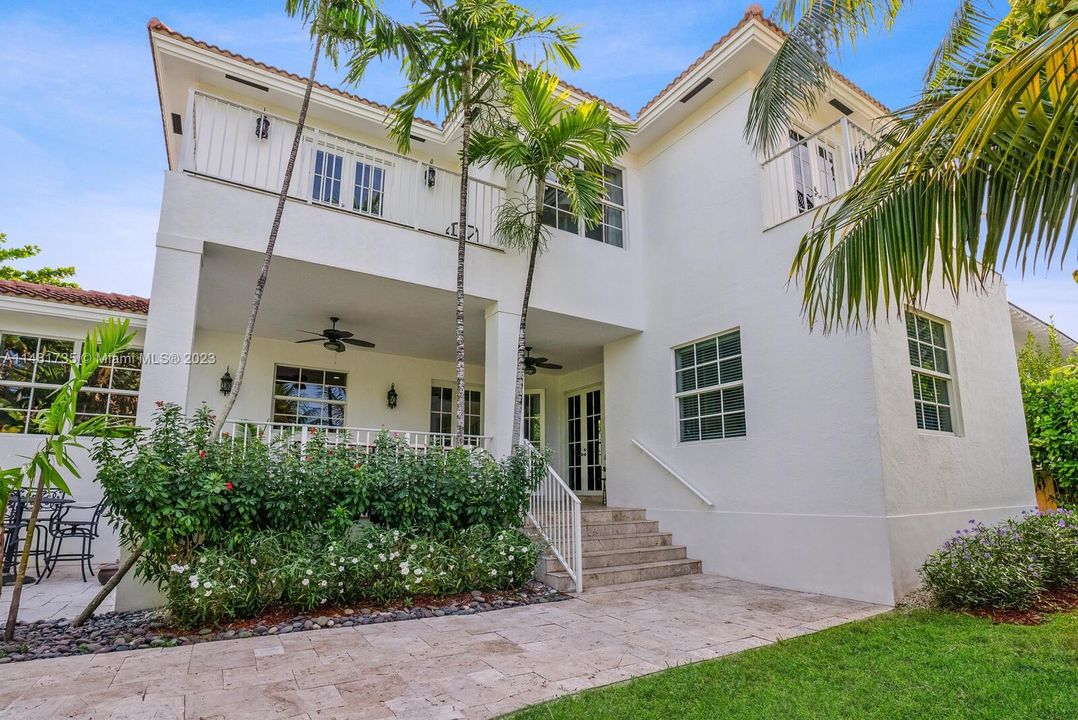 Vendido Recientemente: $3,995,000 (6 camas, 6 baños, 4142 Pies cuadrados)