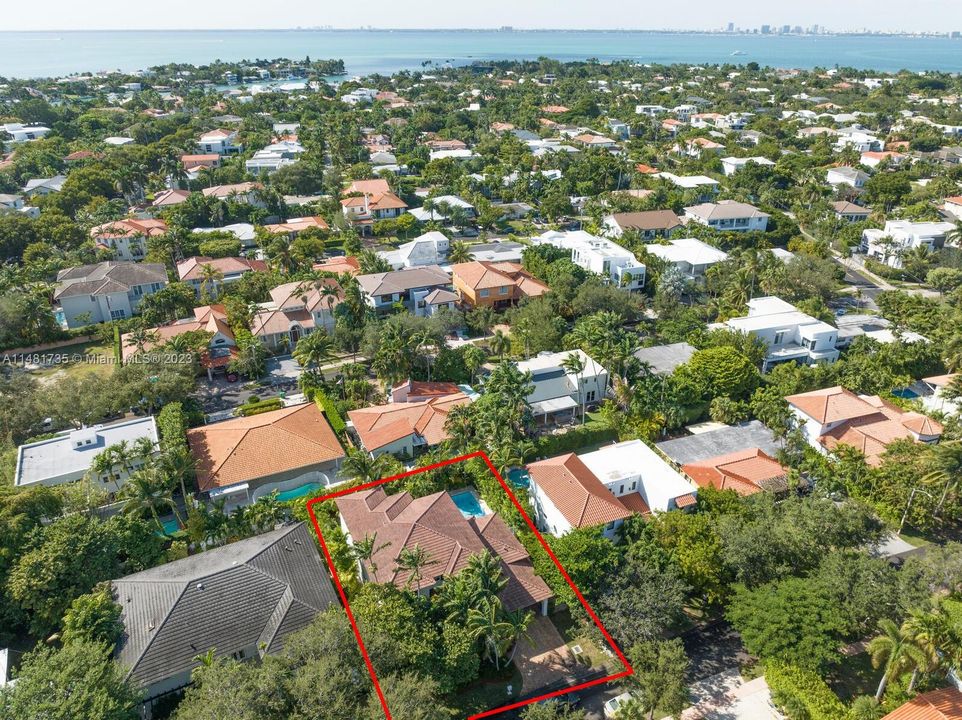 Vendido Recientemente: $3,995,000 (6 camas, 6 baños, 4142 Pies cuadrados)