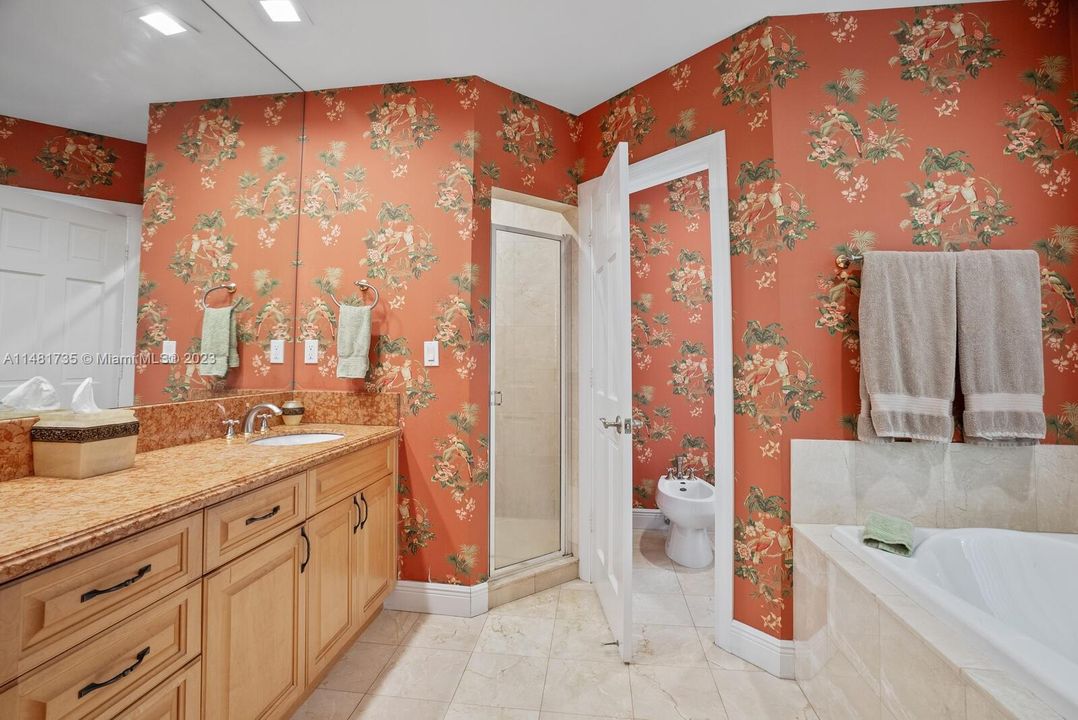 Vendido Recientemente: $3,995,000 (6 camas, 6 baños, 4142 Pies cuadrados)