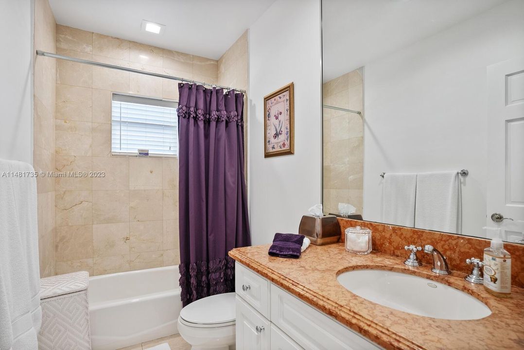 Vendido Recientemente: $3,995,000 (6 camas, 6 baños, 4142 Pies cuadrados)