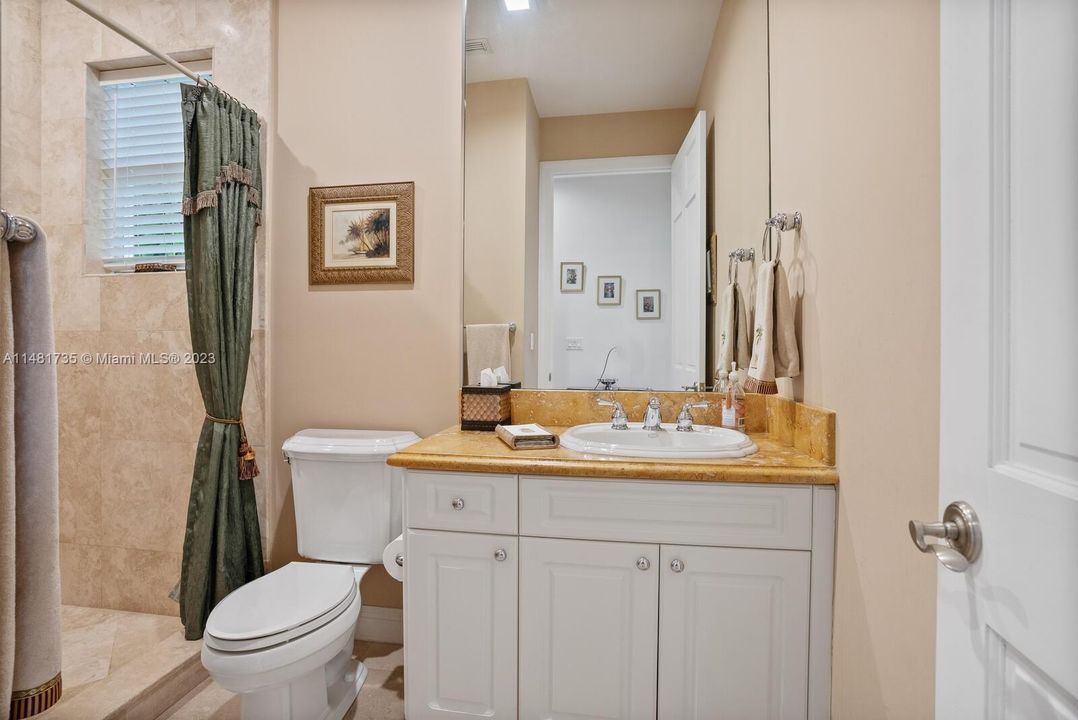 Vendido Recientemente: $3,995,000 (6 camas, 6 baños, 4142 Pies cuadrados)