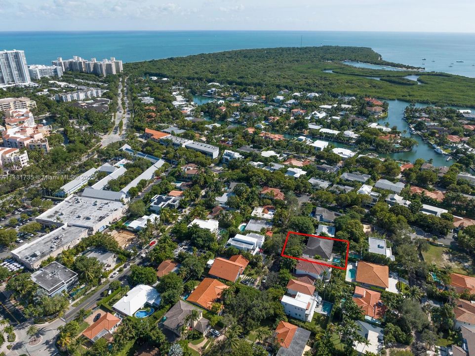 Vendido Recientemente: $3,995,000 (6 camas, 6 baños, 4142 Pies cuadrados)