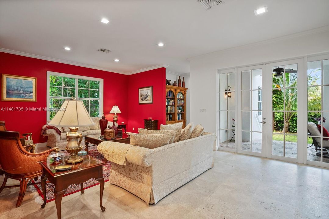 Vendido Recientemente: $3,995,000 (6 camas, 6 baños, 4142 Pies cuadrados)