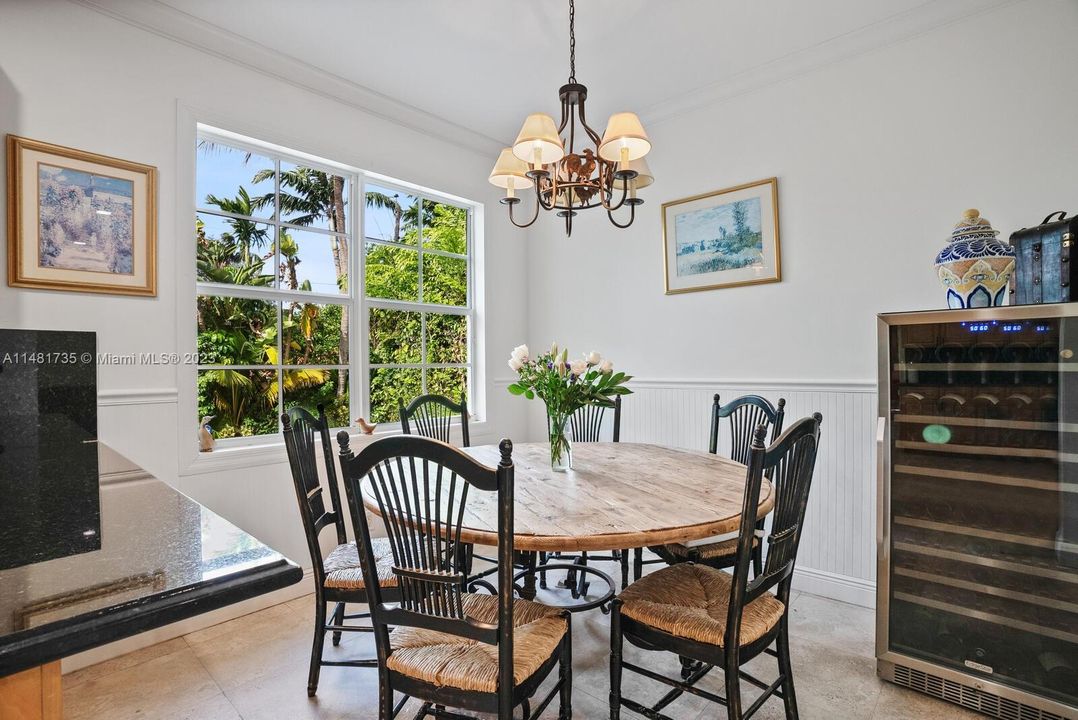 Vendido Recientemente: $3,995,000 (6 camas, 6 baños, 4142 Pies cuadrados)