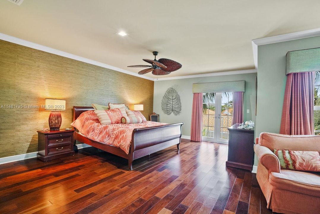 Vendido Recientemente: $3,995,000 (6 camas, 6 baños, 4142 Pies cuadrados)