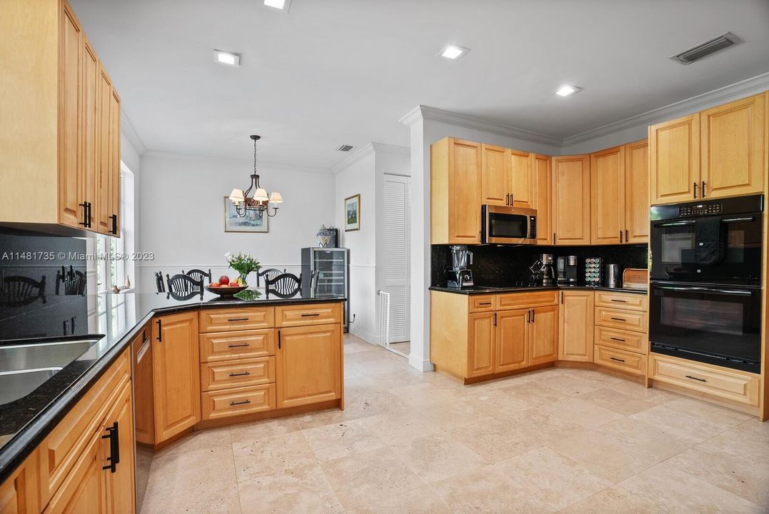 Vendido Recientemente: $3,995,000 (6 camas, 6 baños, 4142 Pies cuadrados)