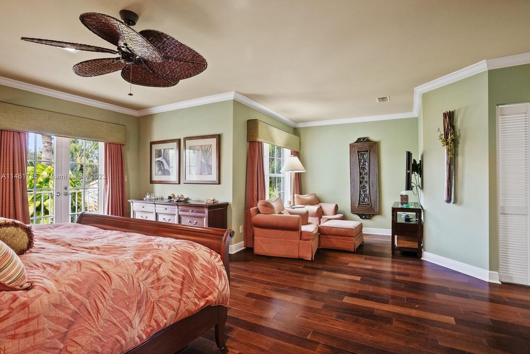 Vendido Recientemente: $3,995,000 (6 camas, 6 baños, 4142 Pies cuadrados)