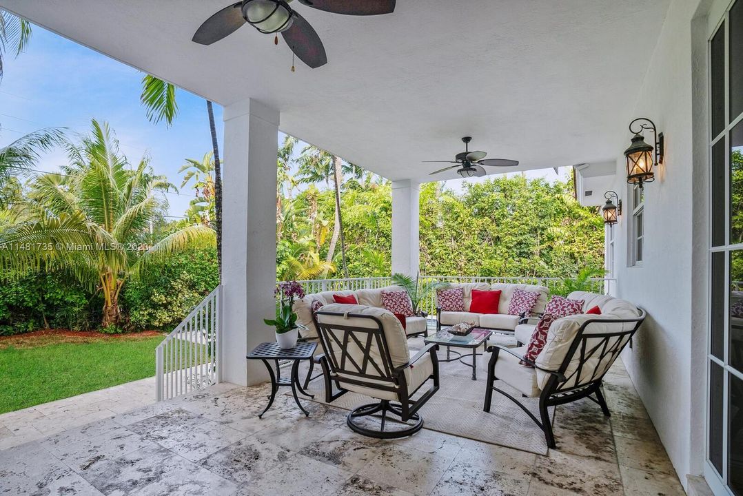 Vendido Recientemente: $3,995,000 (6 camas, 6 baños, 4142 Pies cuadrados)