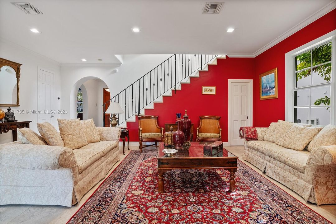 Vendido Recientemente: $3,995,000 (6 camas, 6 baños, 4142 Pies cuadrados)