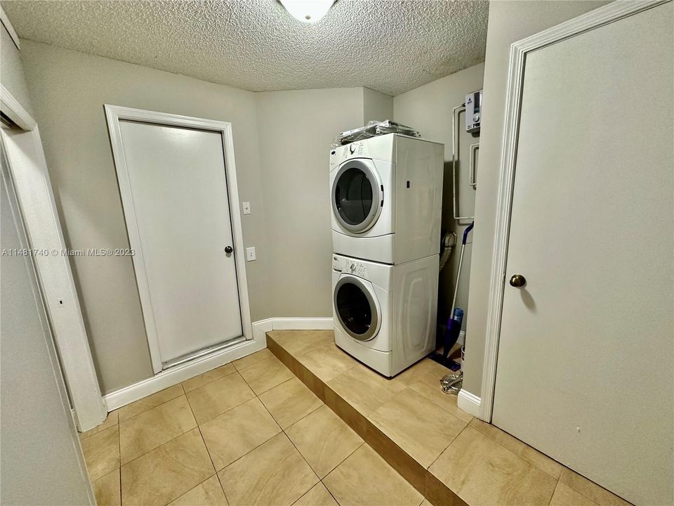 Recientemente alquilado: $2,500 (3 camas, 2 baños, 1030 Pies cuadrados)