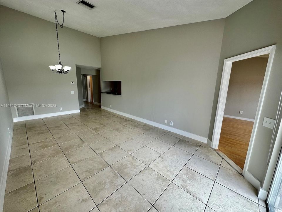 Recientemente alquilado: $2,500 (3 camas, 2 baños, 1030 Pies cuadrados)