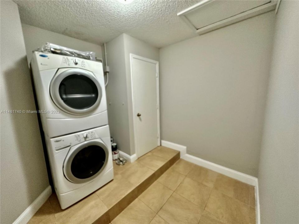 Recientemente alquilado: $2,500 (3 camas, 2 baños, 1030 Pies cuadrados)