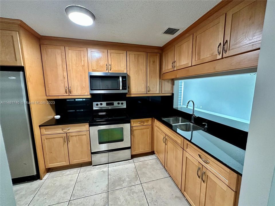 Recientemente alquilado: $2,500 (3 camas, 2 baños, 1030 Pies cuadrados)