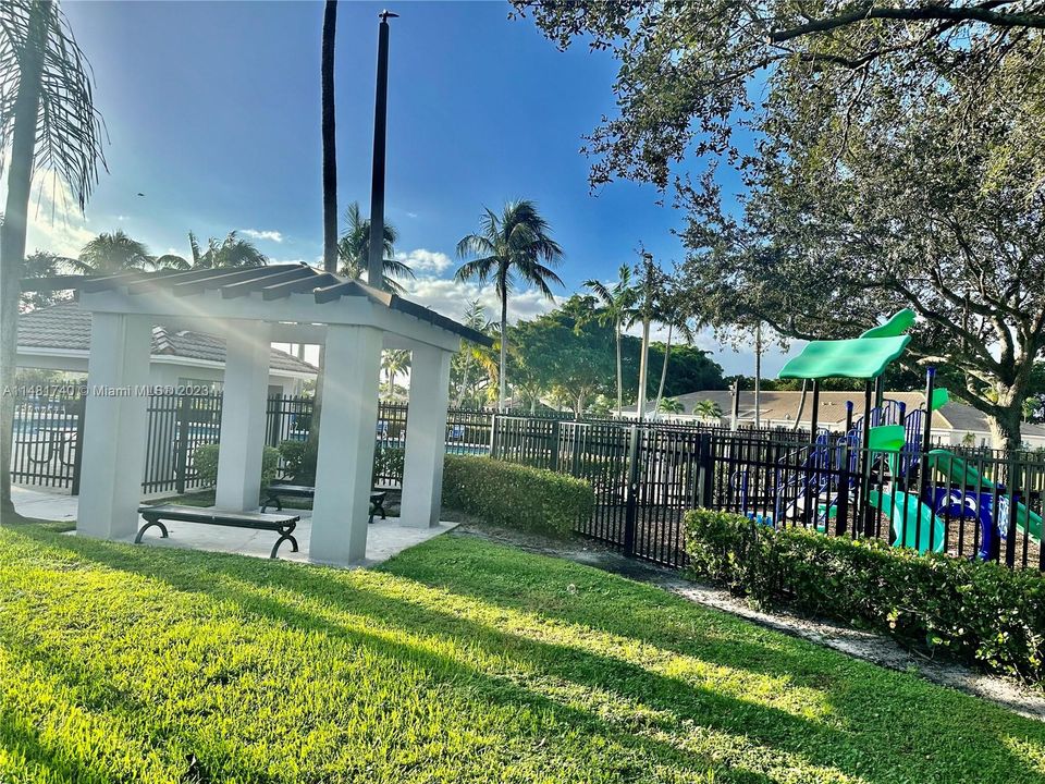 Recientemente alquilado: $2,500 (3 camas, 2 baños, 1030 Pies cuadrados)