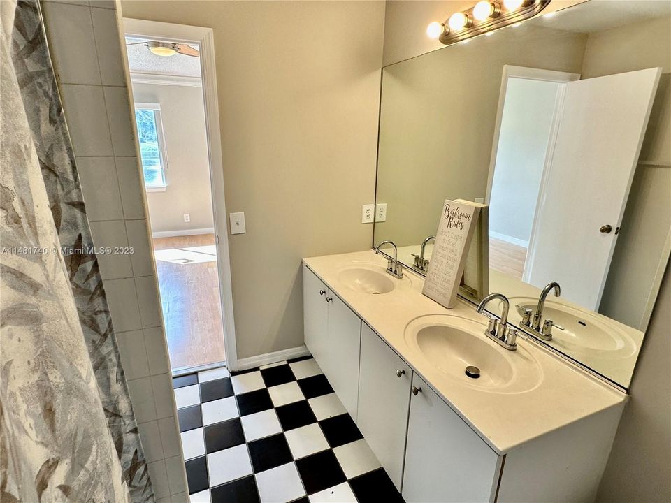 Recientemente alquilado: $2,500 (3 camas, 2 baños, 1030 Pies cuadrados)