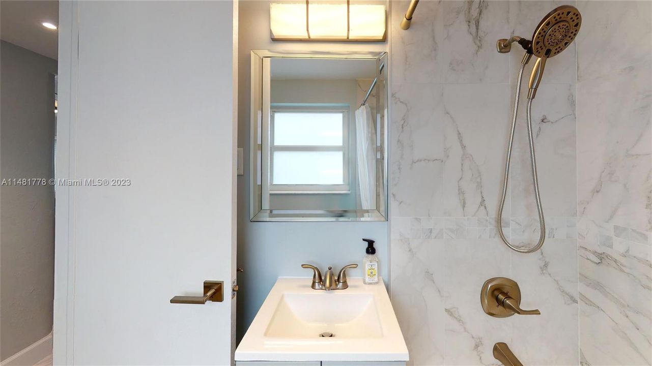 Recently Rented: $2,350 (1 beds, 1 baths, 490 Square Feet)