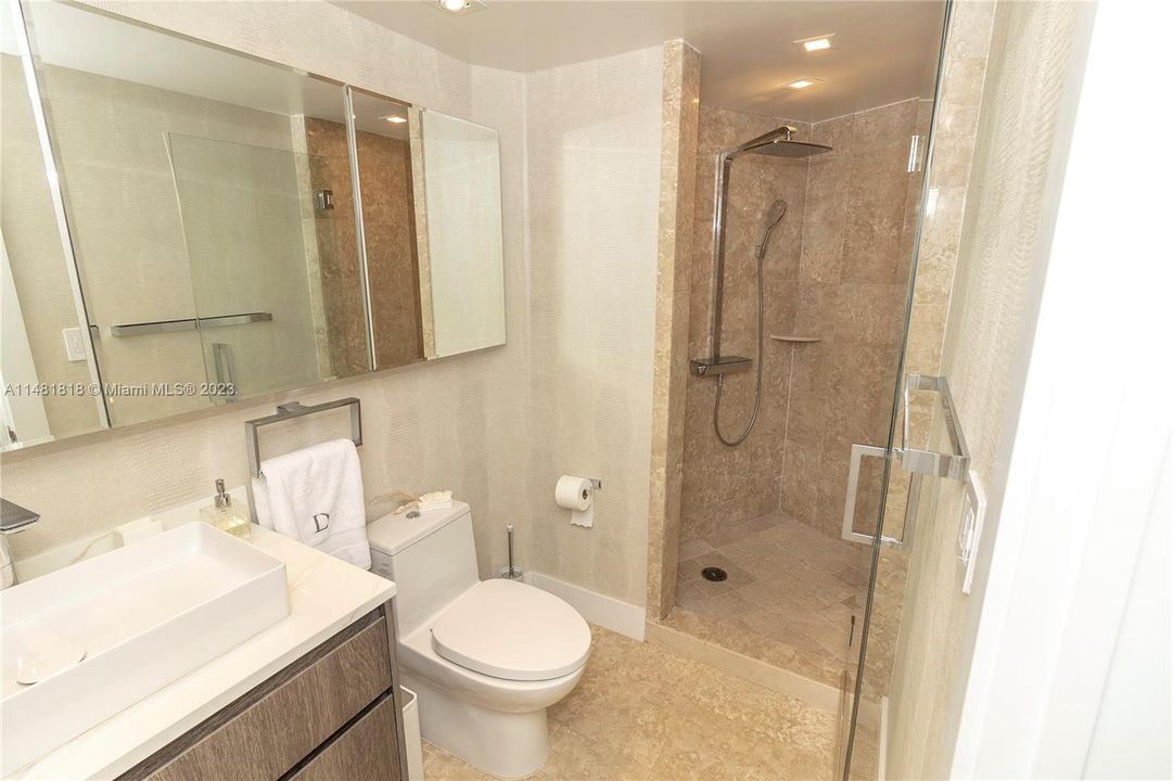 最近租的: $8,700 (2 贝兹, 2 浴室, 1610 平方英尺)