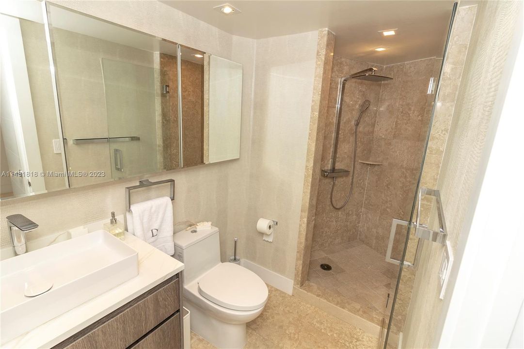 最近租的: $8,700 (2 贝兹, 2 浴室, 1610 平方英尺)