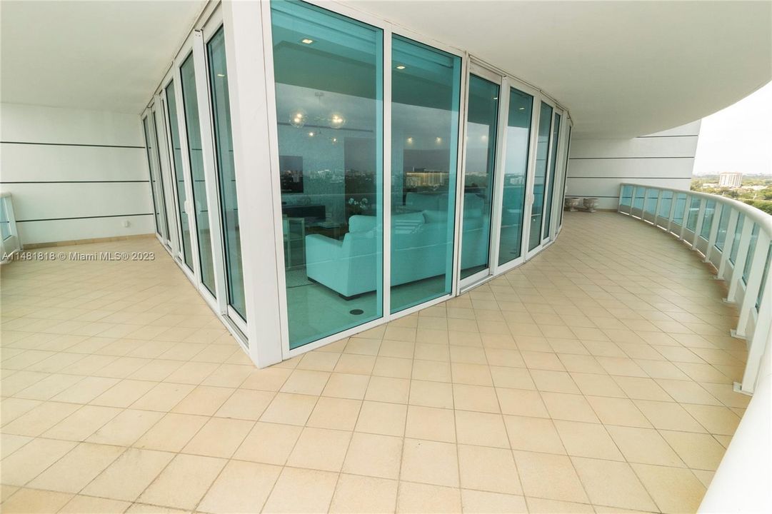 最近租的: $8,700 (2 贝兹, 2 浴室, 1610 平方英尺)