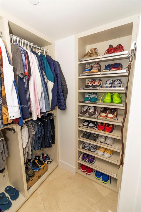 最近租的: $8,700 (2 贝兹, 2 浴室, 1610 平方英尺)