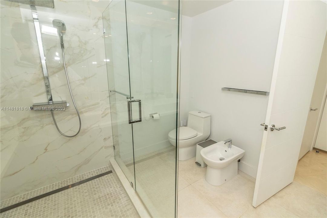 最近租的: $8,700 (2 贝兹, 2 浴室, 1610 平方英尺)