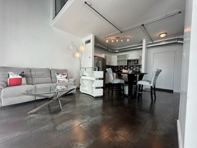 For Sale: $689,000 (2 beds, 2 baths, 1255 Square Feet)