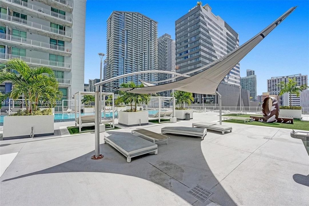 For Sale: $689,000 (2 beds, 2 baths, 1255 Square Feet)