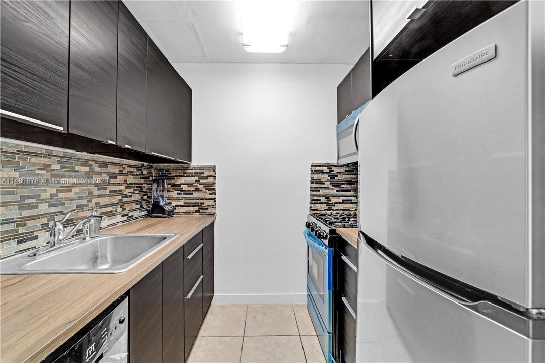 Active With Contract: $109,500 (1 beds, 1 baths, 576 Square Feet)