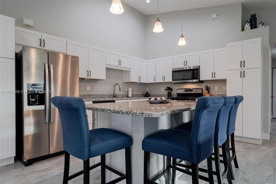 For Sale: $264,900 (2 beds, 2 baths, 1224 Square Feet)