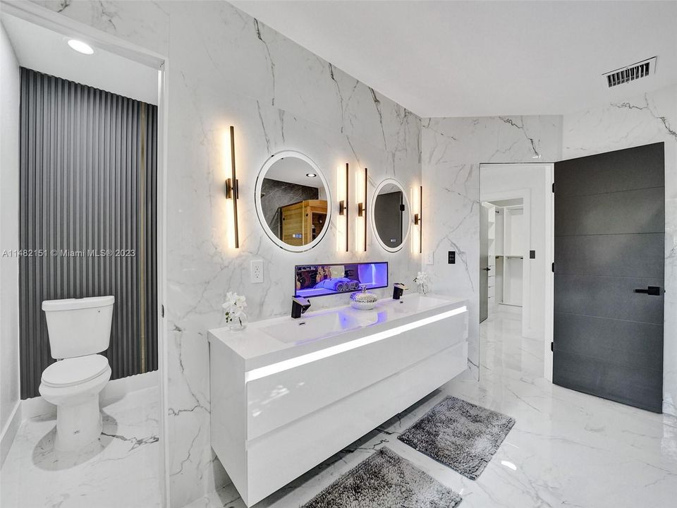 Recently Sold: $1,797,000 (5 beds, 3 baths, 4287 Square Feet)