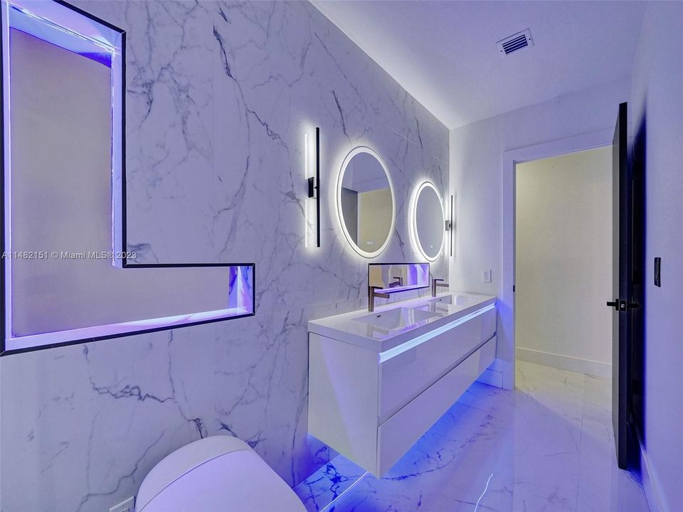 Recently Sold: $1,797,000 (5 beds, 3 baths, 4287 Square Feet)