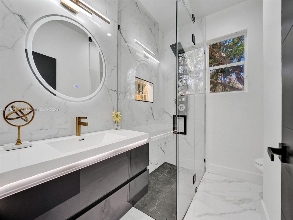 Recently Sold: $1,797,000 (5 beds, 3 baths, 4287 Square Feet)