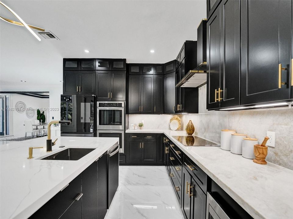 Recently Sold: $1,797,000 (5 beds, 3 baths, 4287 Square Feet)