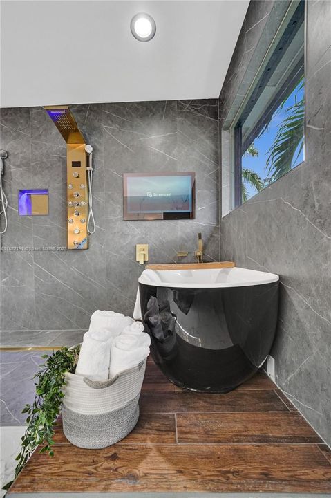 Recently Sold: $1,797,000 (5 beds, 3 baths, 4287 Square Feet)