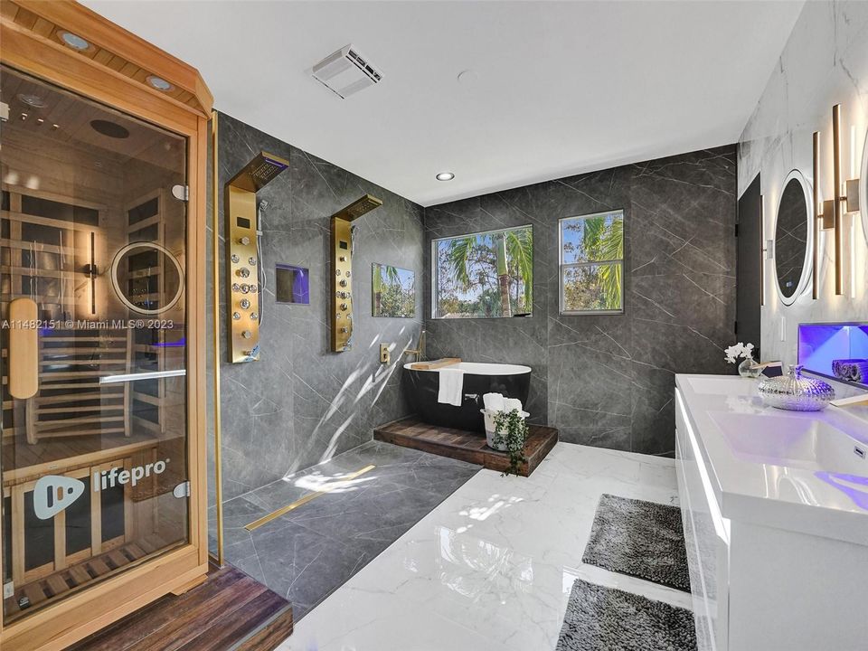 Recently Sold: $1,797,000 (5 beds, 3 baths, 4287 Square Feet)