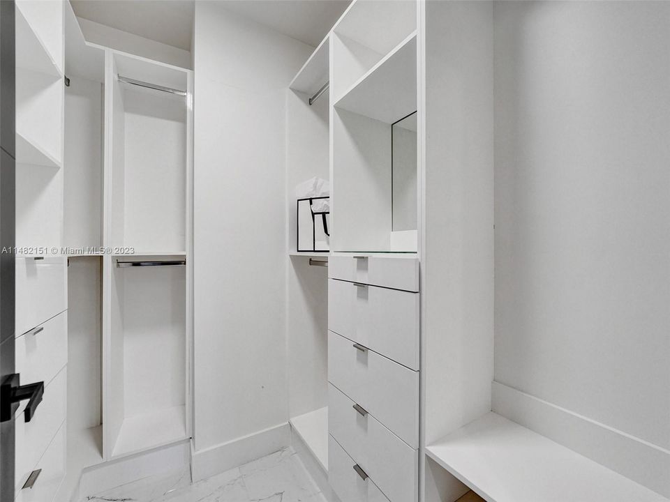 Recently Sold: $1,797,000 (5 beds, 3 baths, 4287 Square Feet)