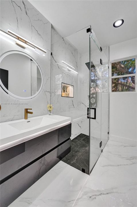 Recently Sold: $1,797,000 (5 beds, 3 baths, 4287 Square Feet)