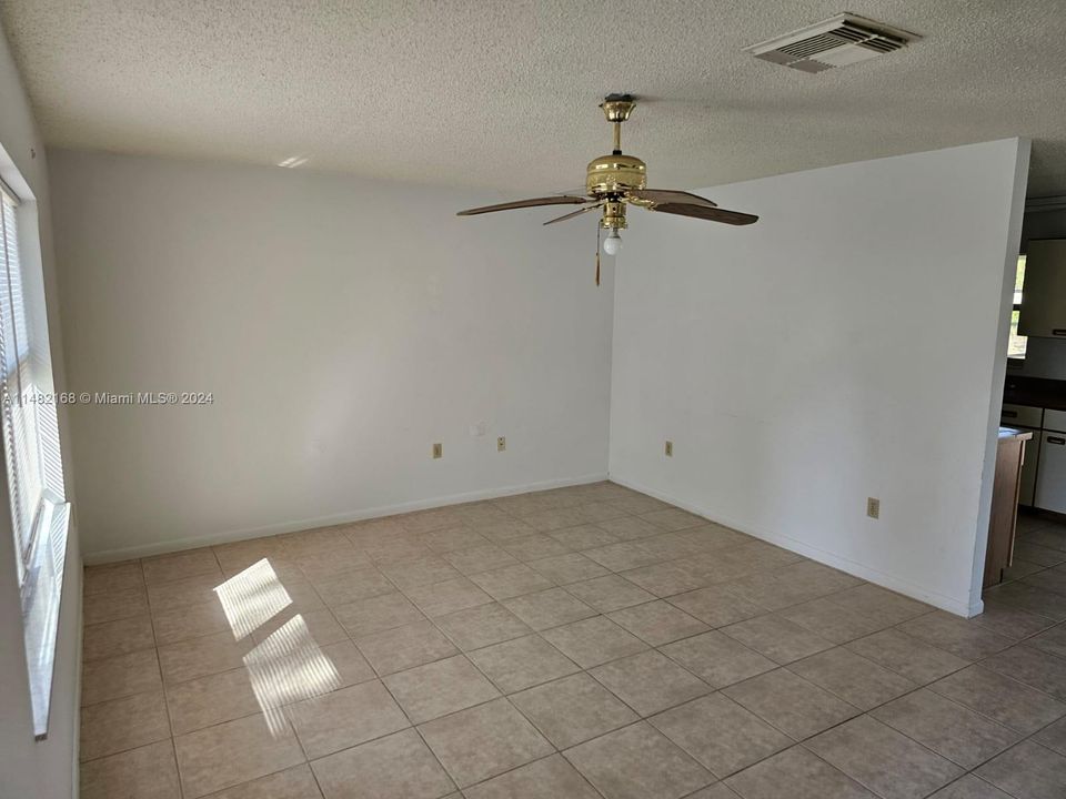 Active With Contract: $199,000 (2 beds, 2 baths, 1023 Square Feet)