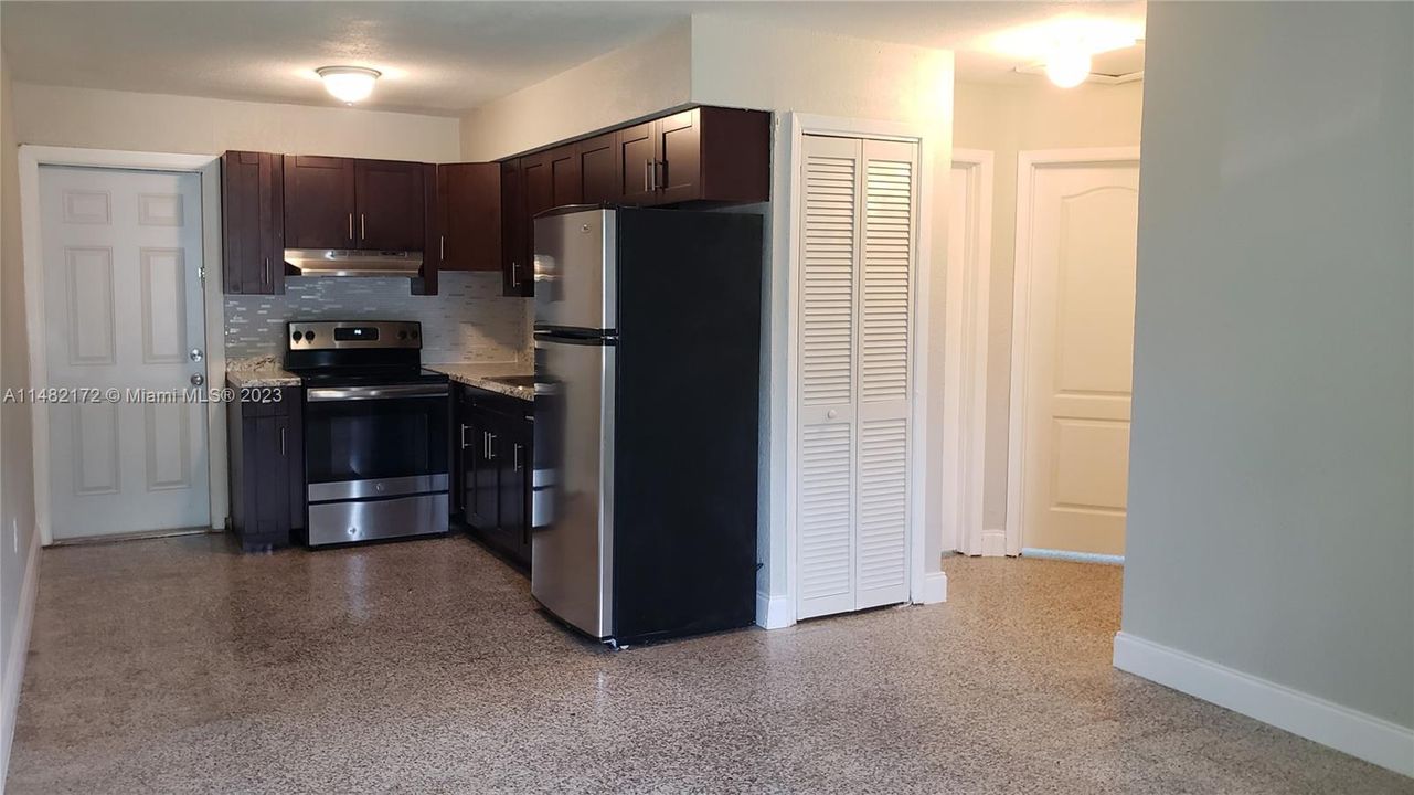 Недавно арендовано: $2,000 (2 спален, 1 ванн, 700 Квадратных фут)